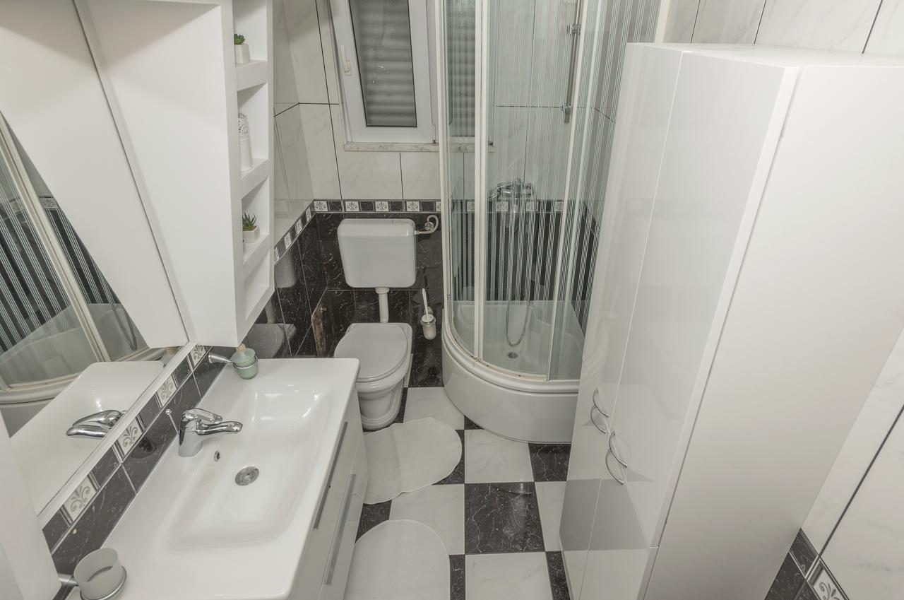 Apartment Mirjana Makarska Buitenkant foto