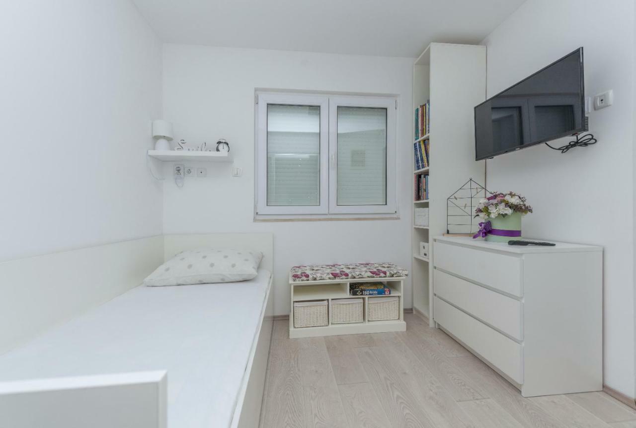 Apartment Mirjana Makarska Buitenkant foto
